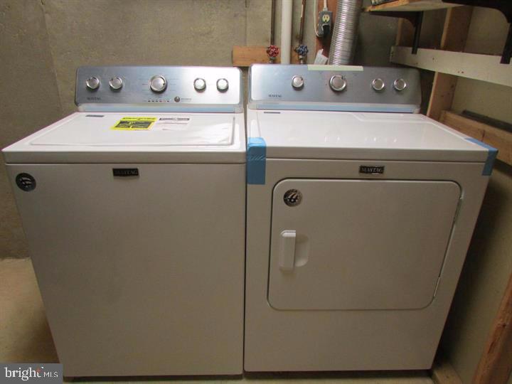 LONDON TOWNE - Residential Lease