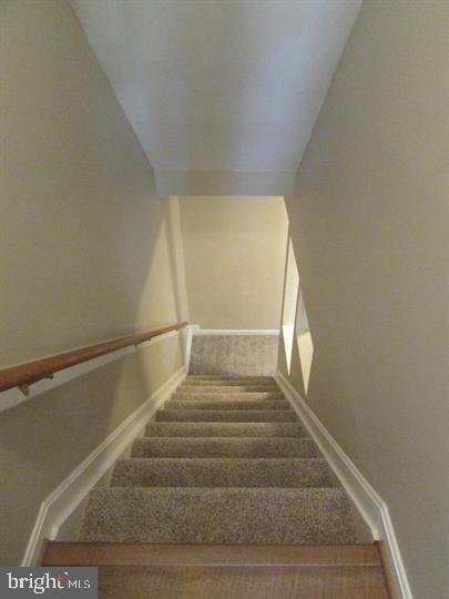 LONDON TOWNE - Residential Lease