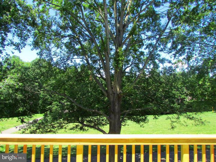 LONDON TOWNE - Residential Lease