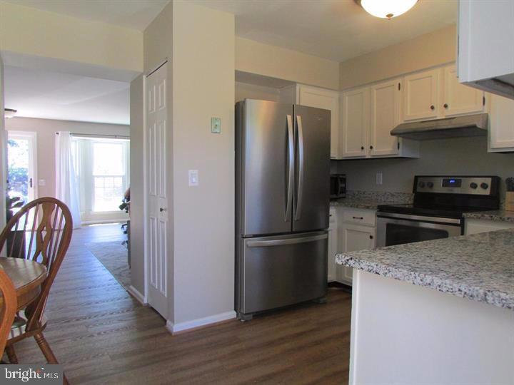 LONDON TOWNE - Residential Lease