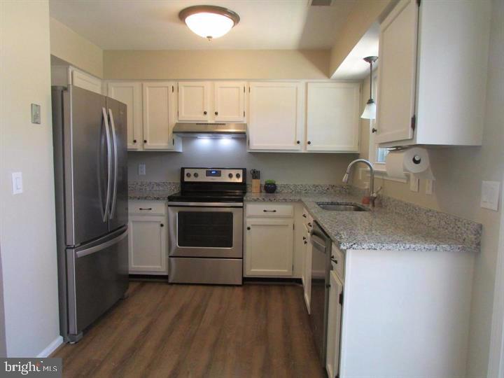 LONDON TOWNE - Residential Lease