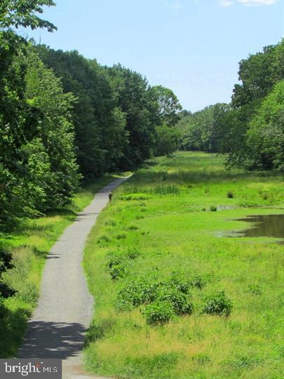 LONDON TOWNE - Residential Lease