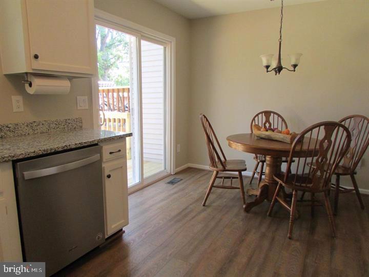 LONDON TOWNE - Residential Lease