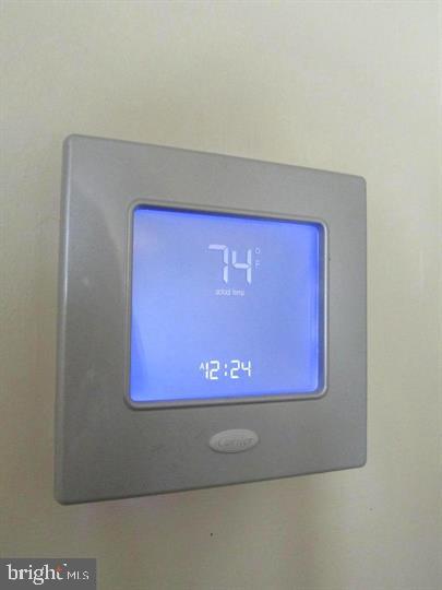 LONDON TOWNE - Residential Lease