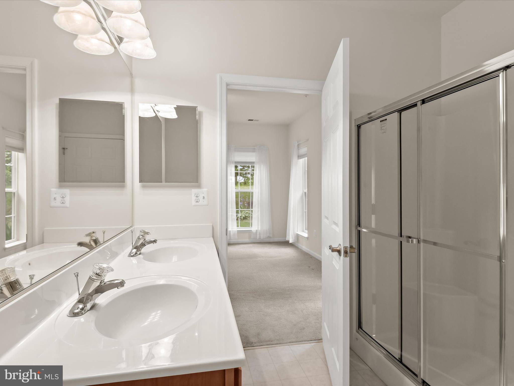 GUILFORD MEWS - Residential