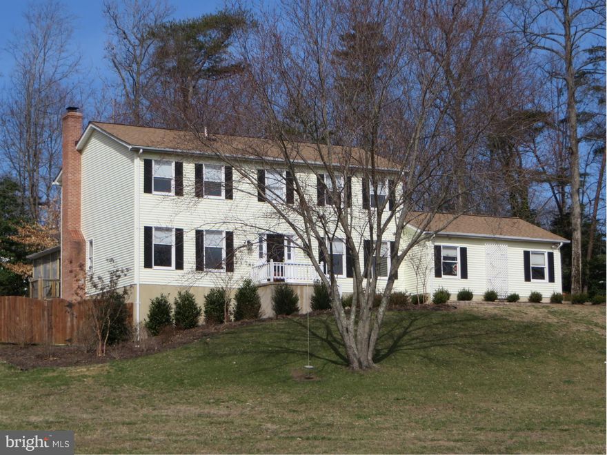 Gorgeous colonial! Warm, welcoming home w/wonderful upgrades: custom KT cabinetry, hardwood floors, stainless appl's, remodeled baths w/marble & Travertine, custom MBR closet! KT w/granite, 5-burner gas cooktop, wall oven; FR w/FP; sep LR & DR; large BRs. Finished bsmnt has rec room w/gas FP, den, storage/wrkshp. Gunite IN-GROUND POOL w/patio surround & fence, screened porch, deck, laundry/mudrm!