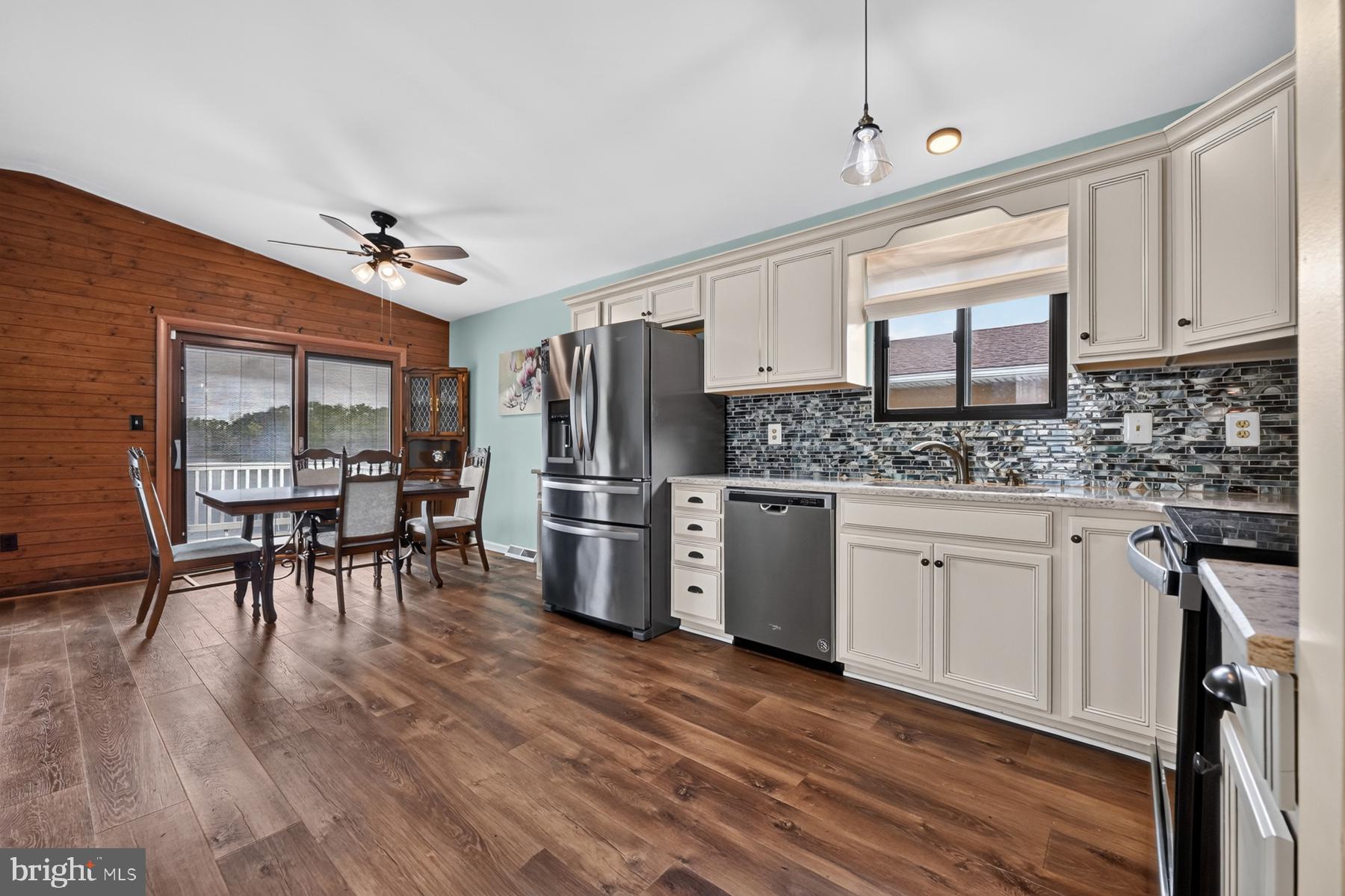 802 WATERVIEW DRIVE