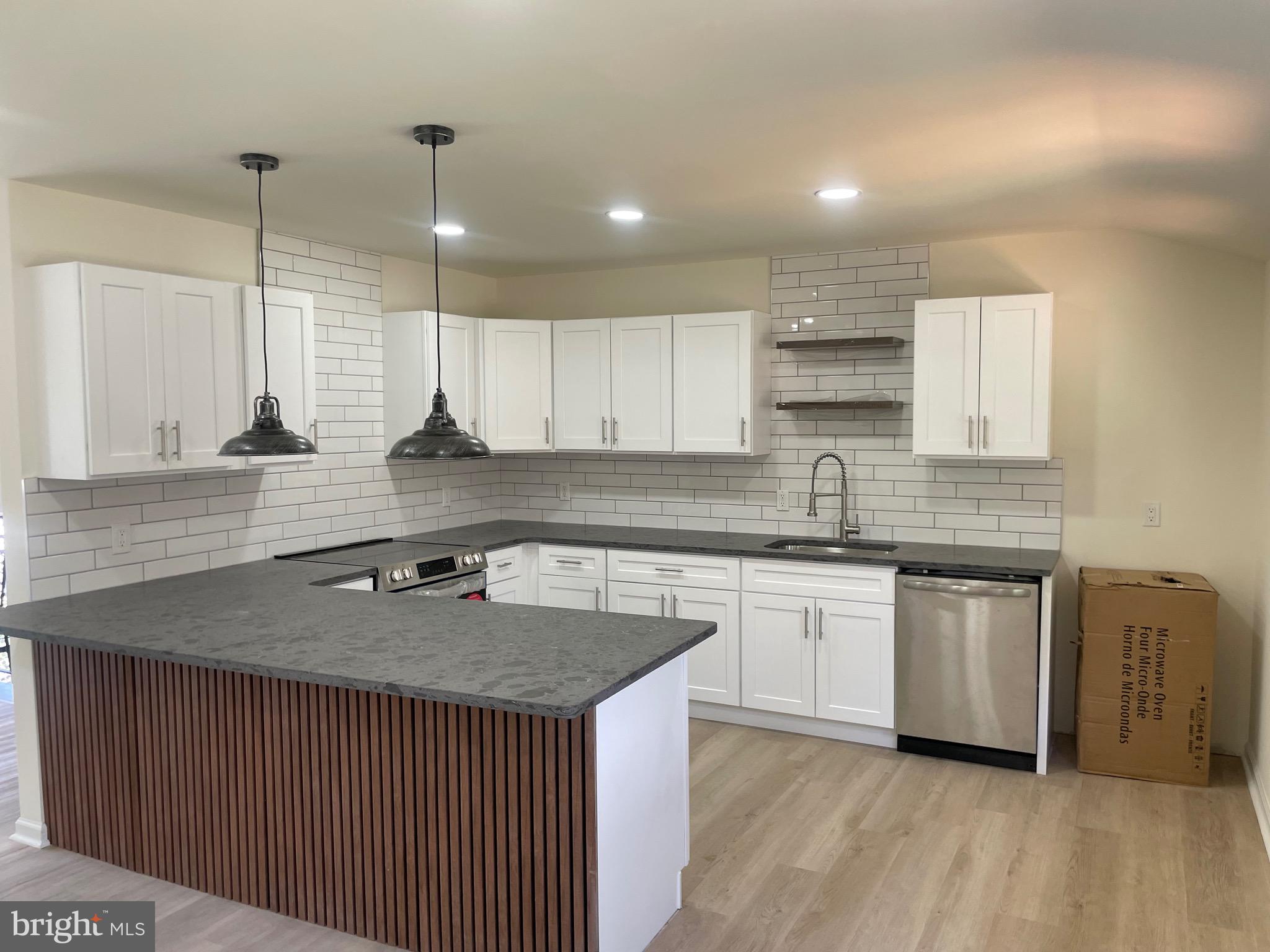 MEADOWOOD - Residential