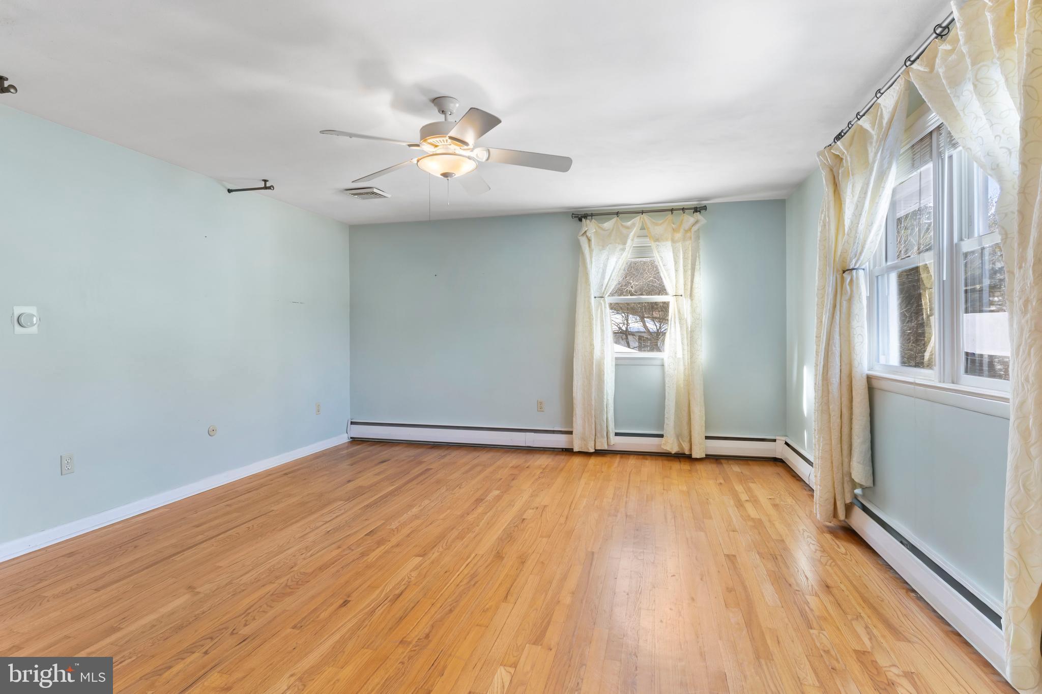 COUNTRY CLUB HILLS - Residential