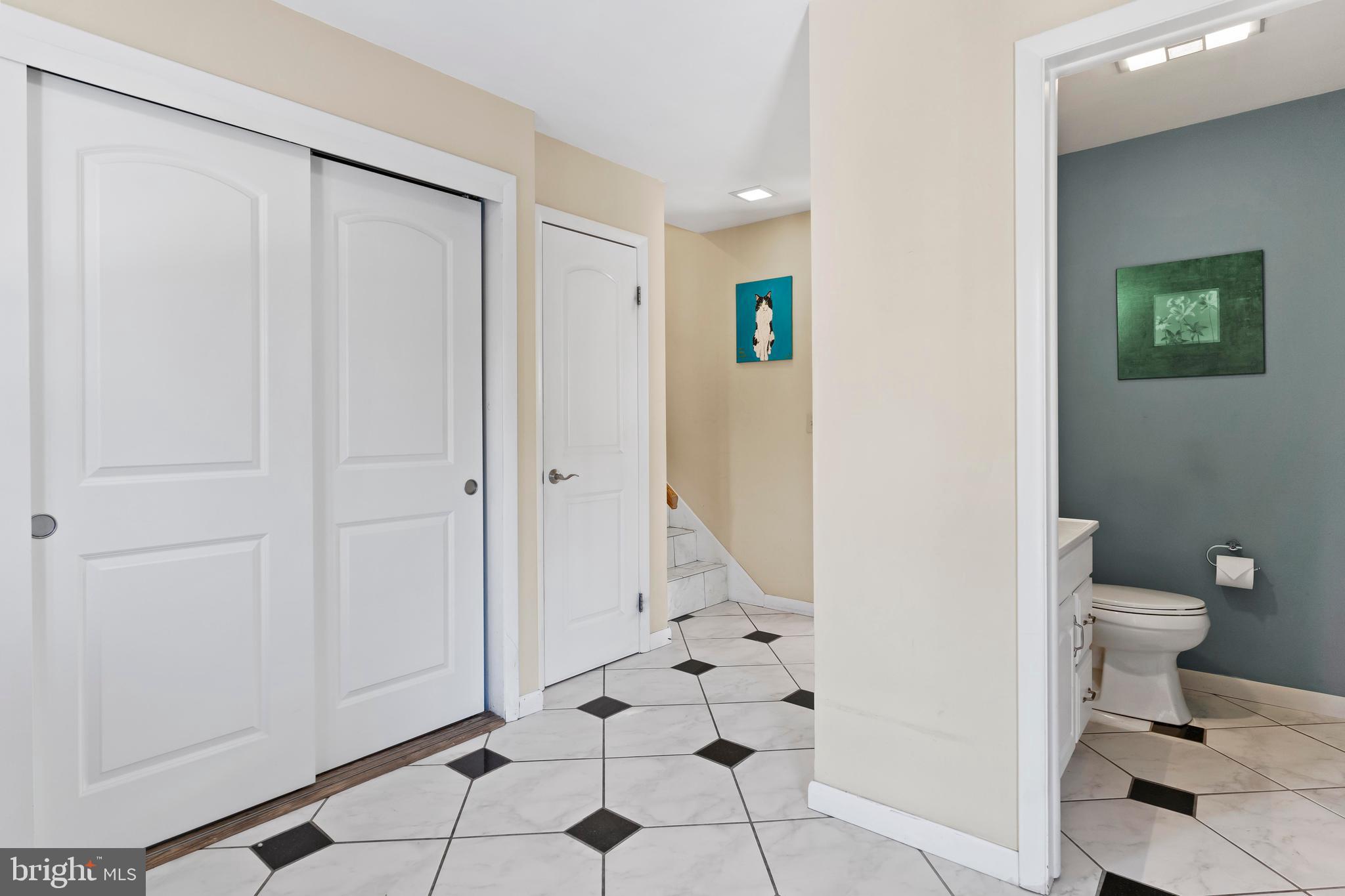 COUNTRY CLUB HILLS - Residential