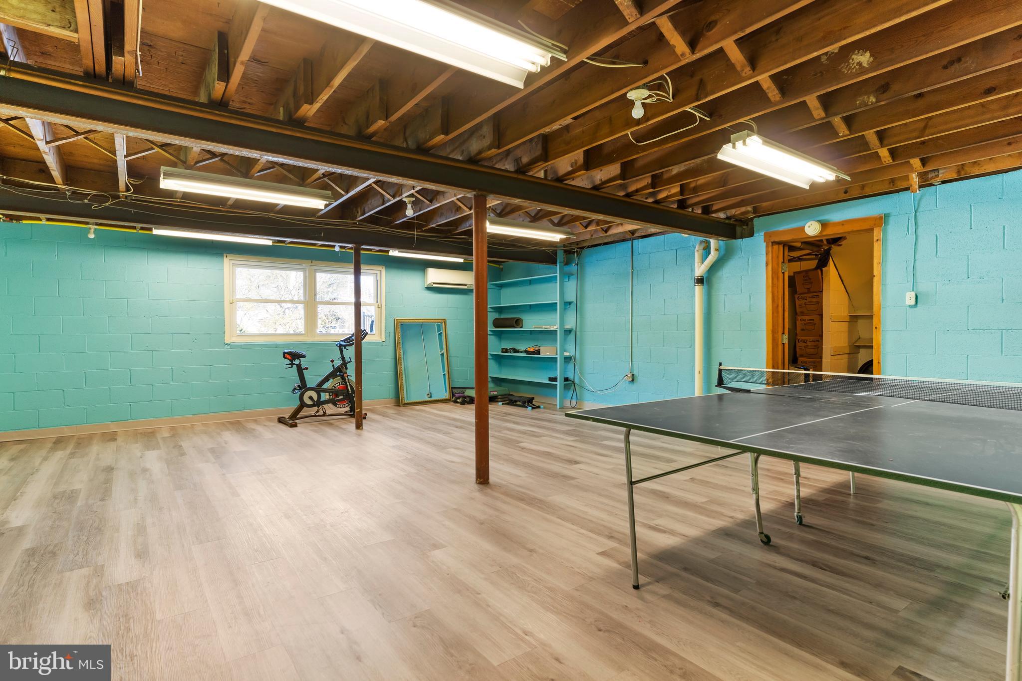 COUNTRY CLUB HILLS - Residential