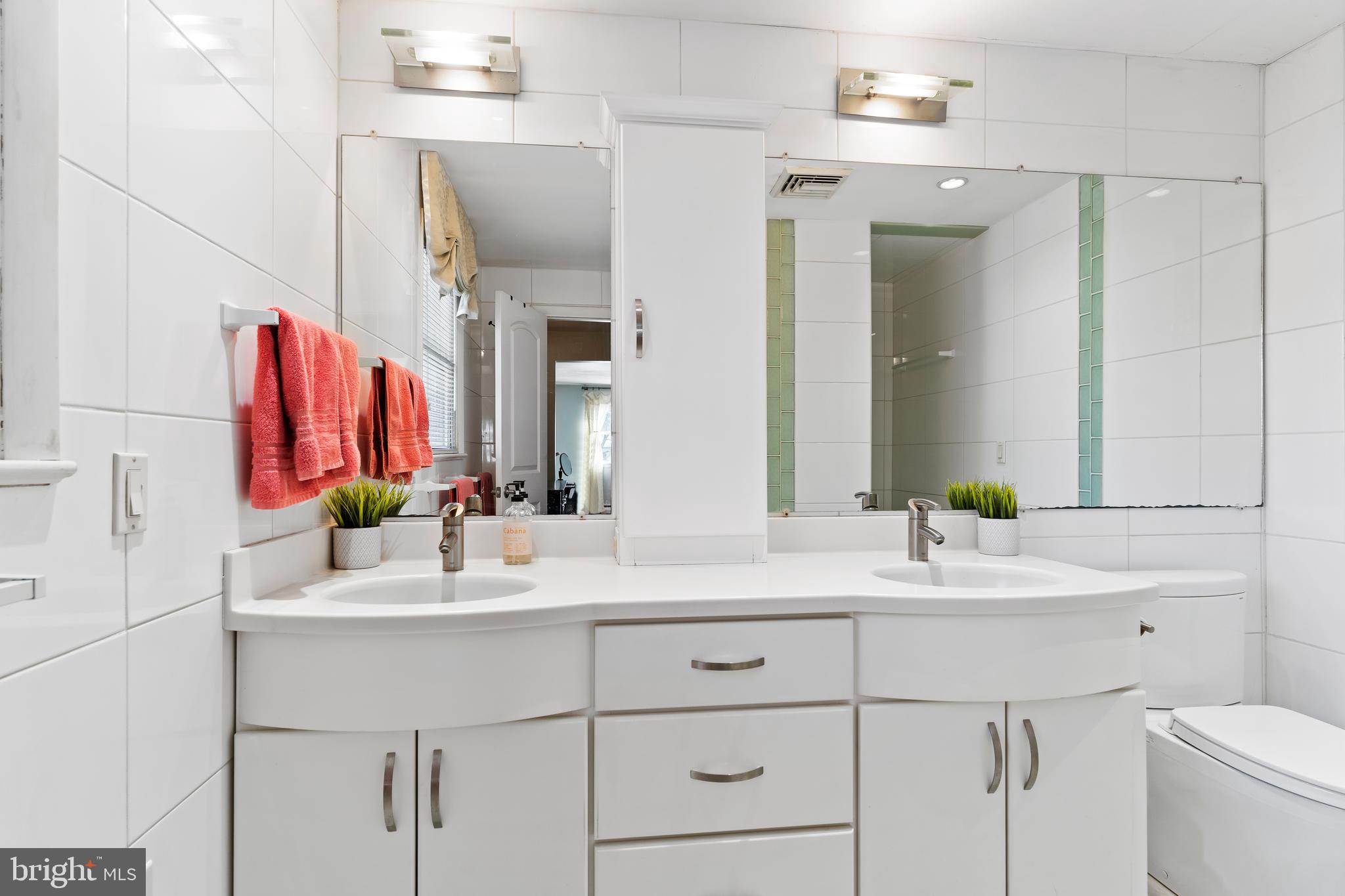 COUNTRY CLUB HILLS - Residential