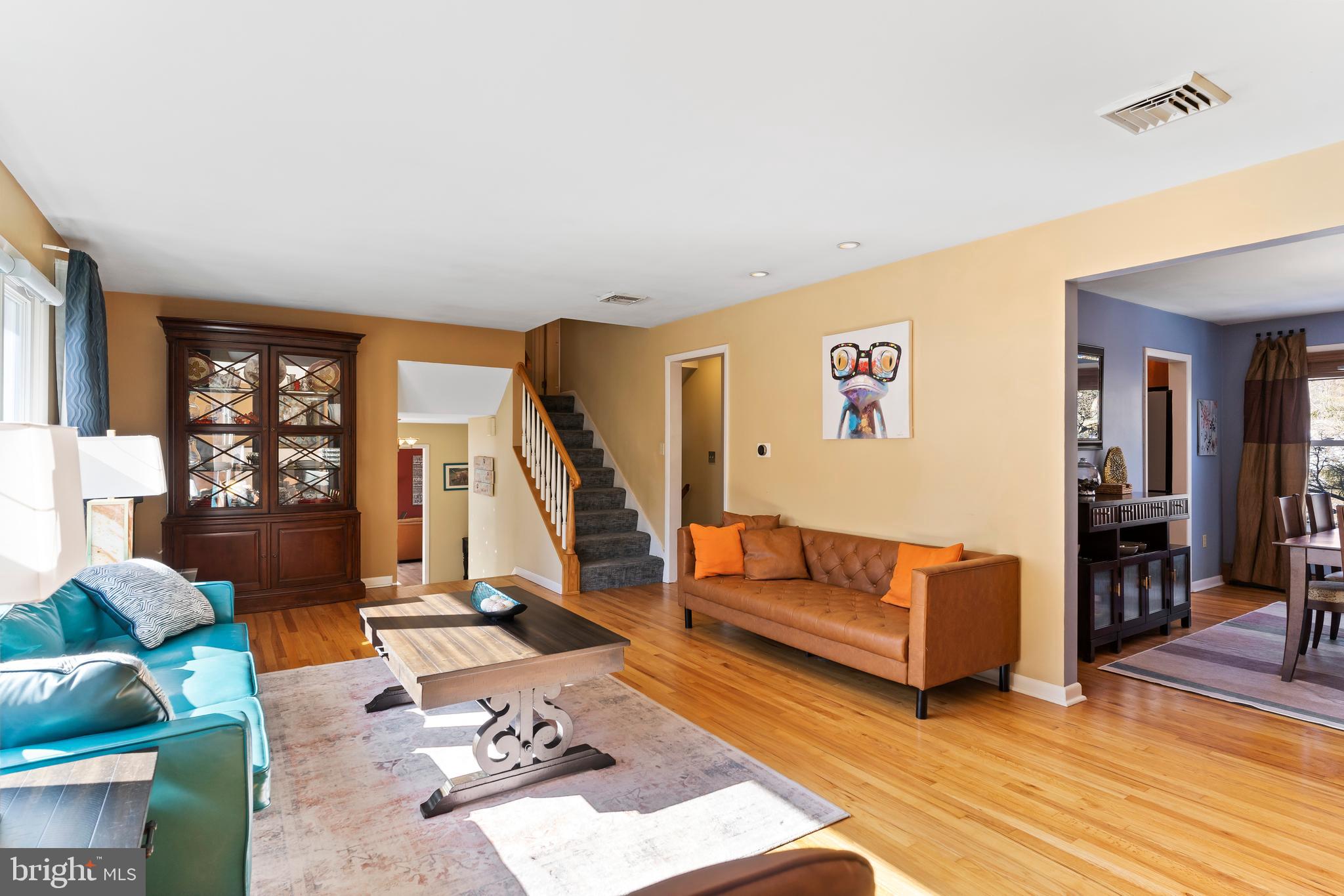 COUNTRY CLUB HILLS - Residential