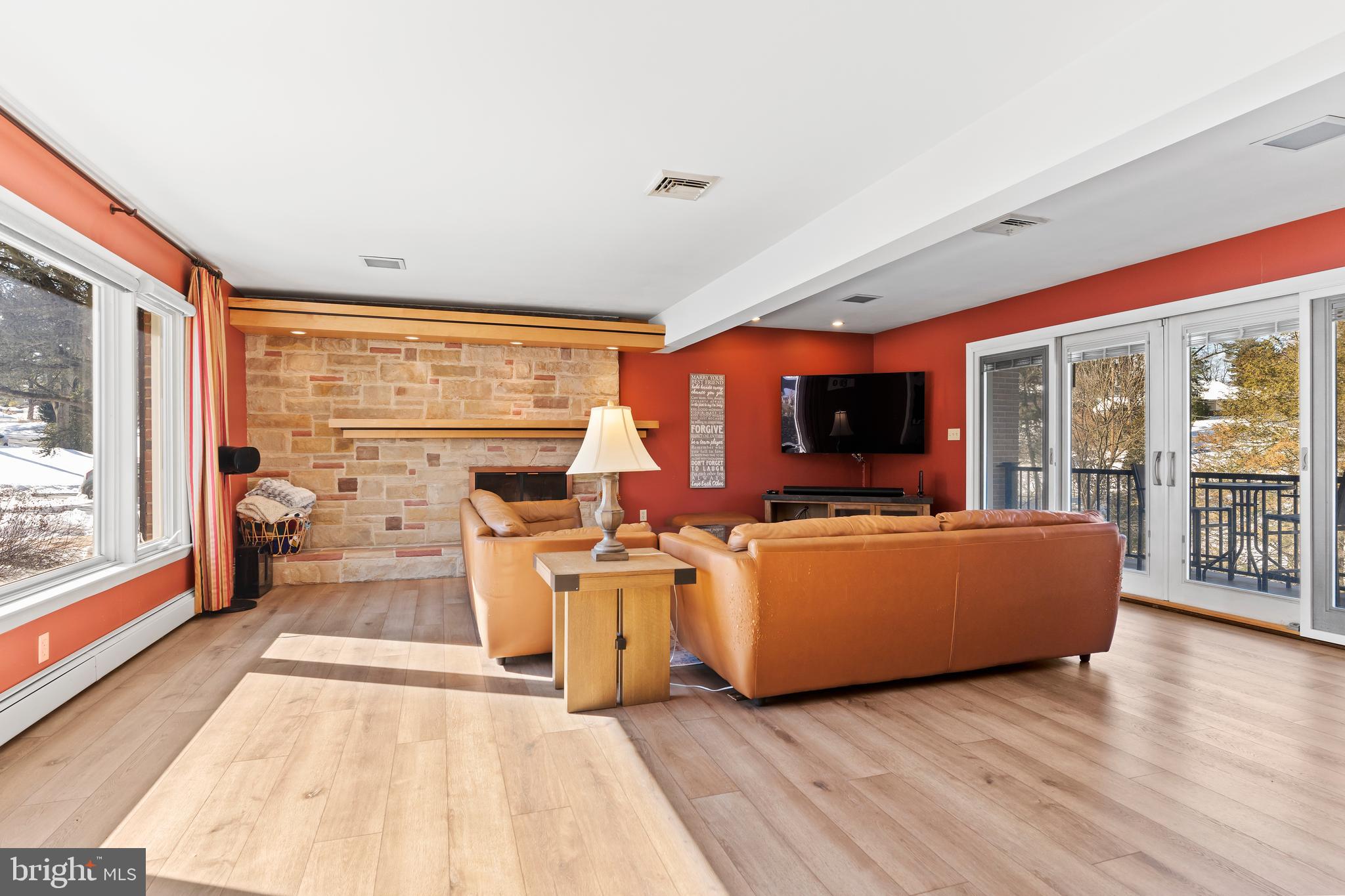 COUNTRY CLUB HILLS - Residential