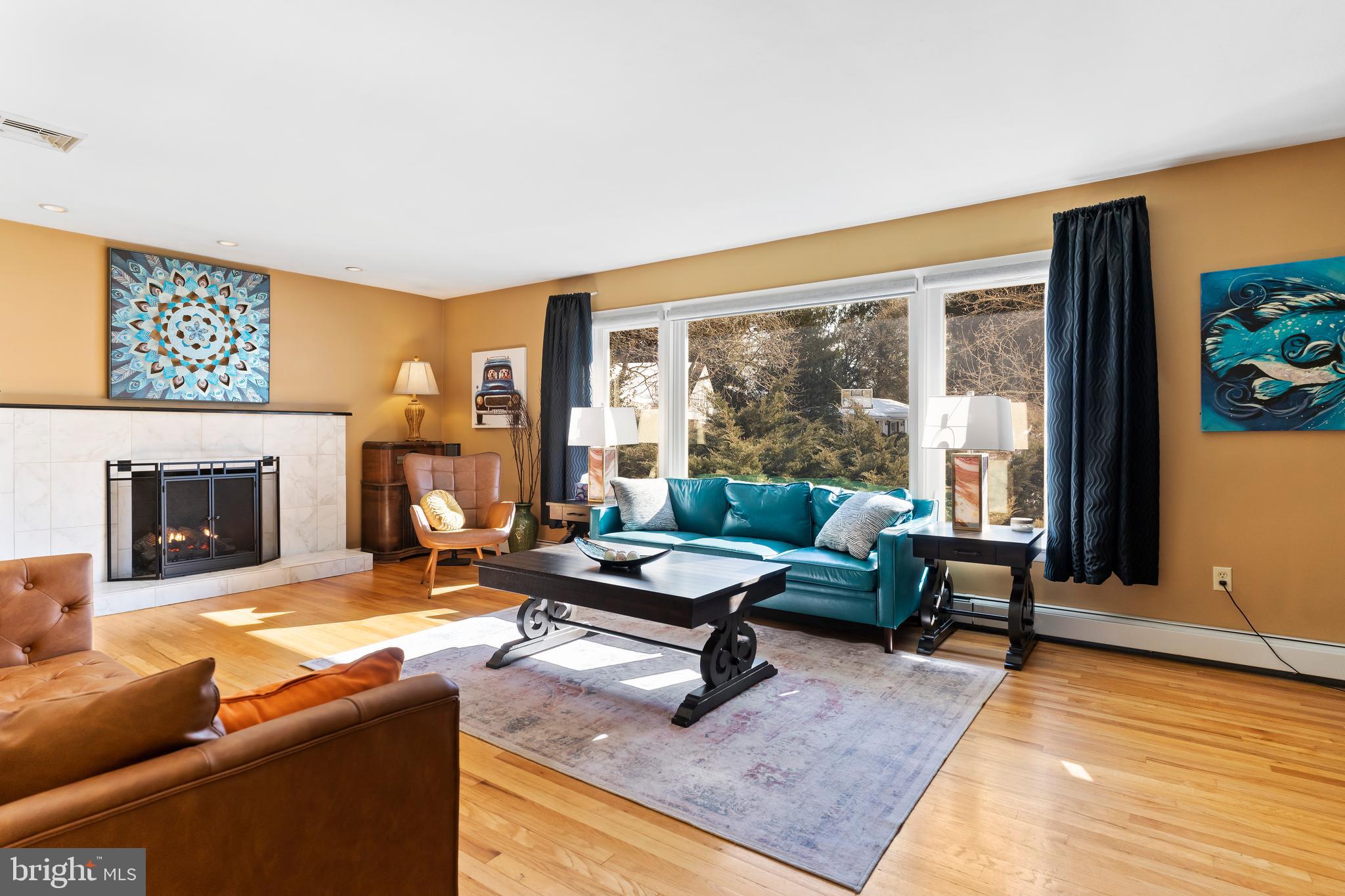 COUNTRY CLUB HILLS - Residential