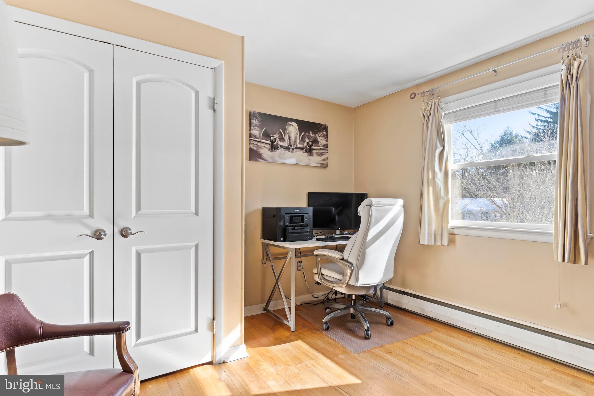 COUNTRY CLUB HILLS - Residential