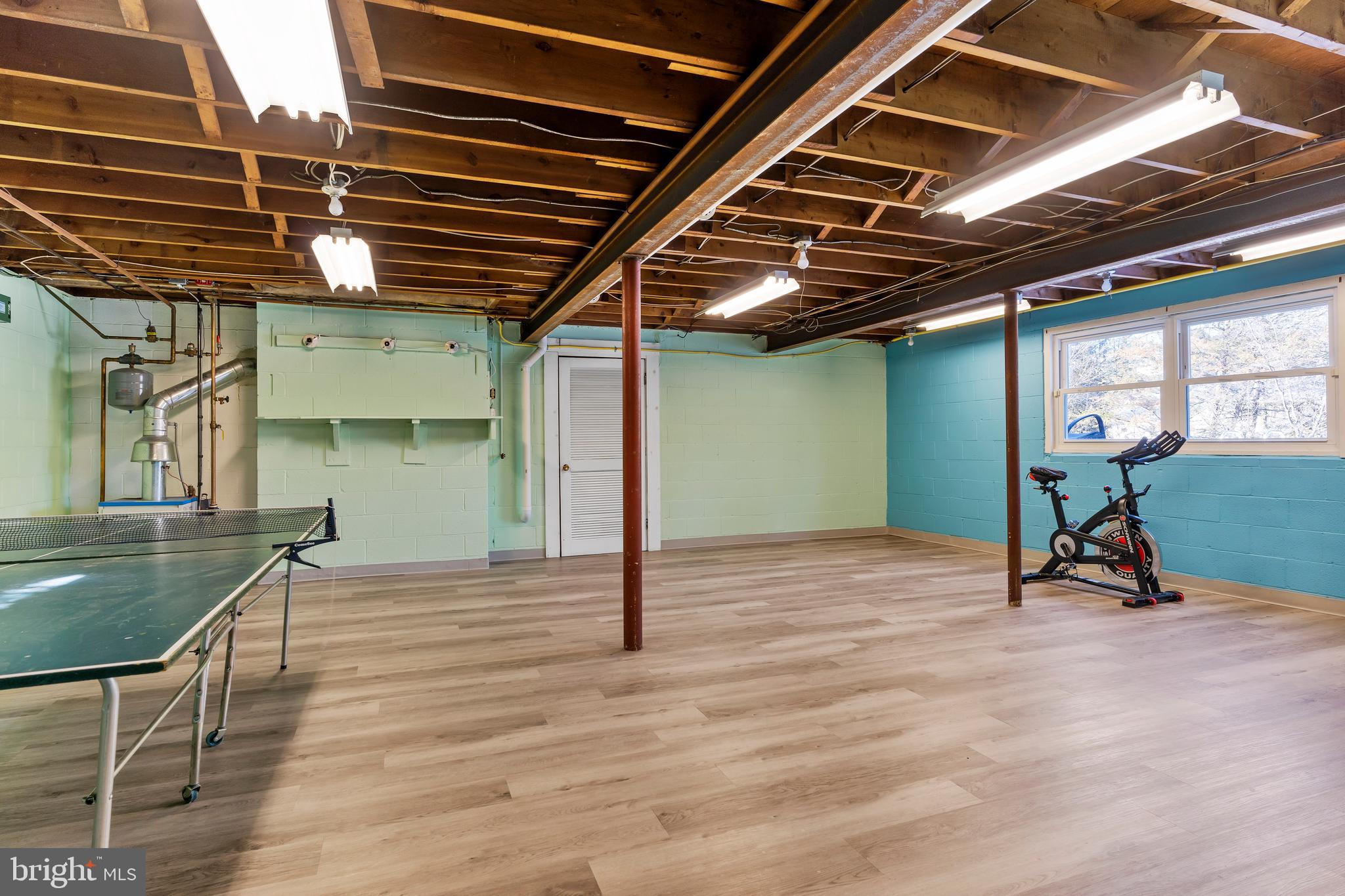 COUNTRY CLUB HILLS - Residential