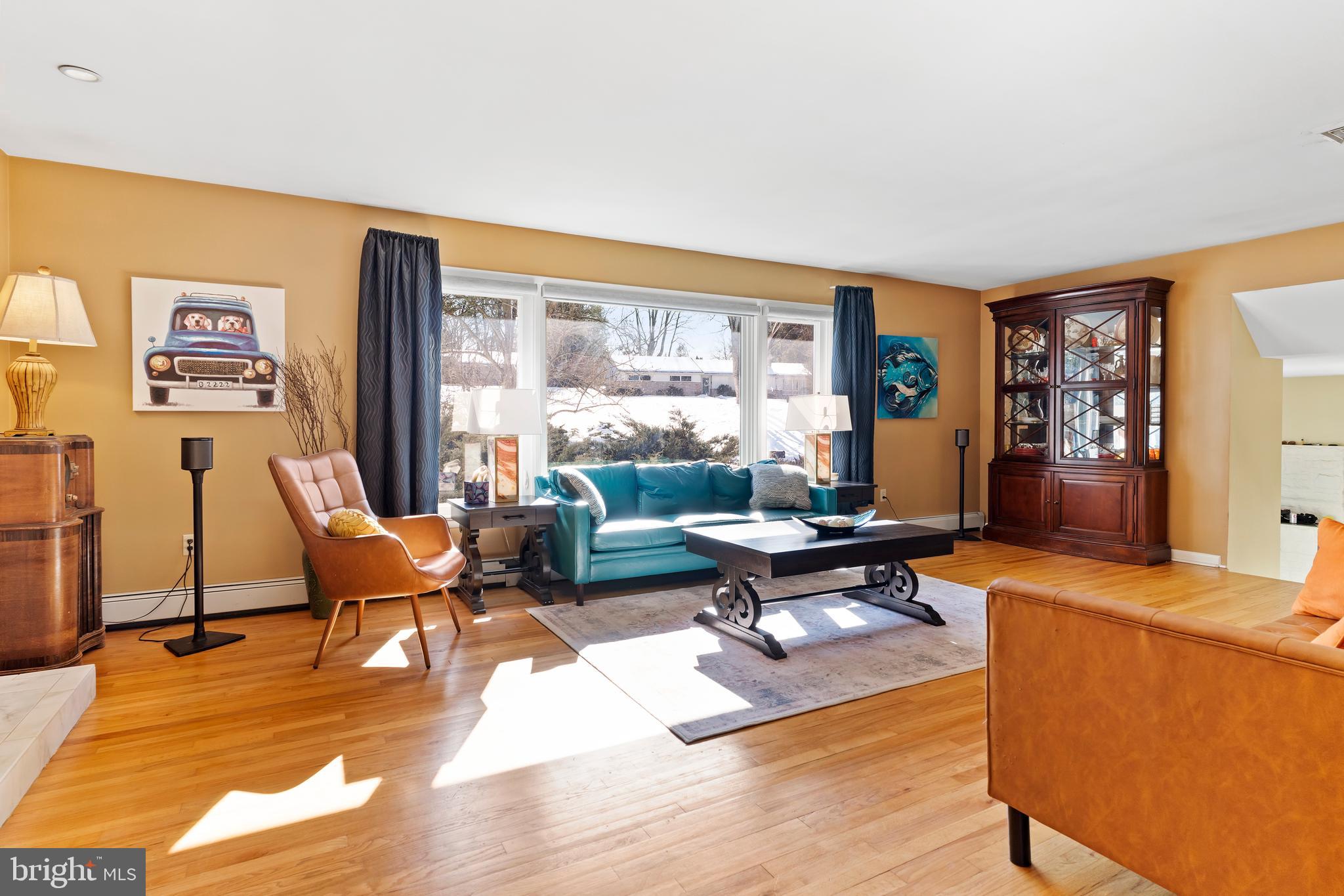 COUNTRY CLUB HILLS - Residential