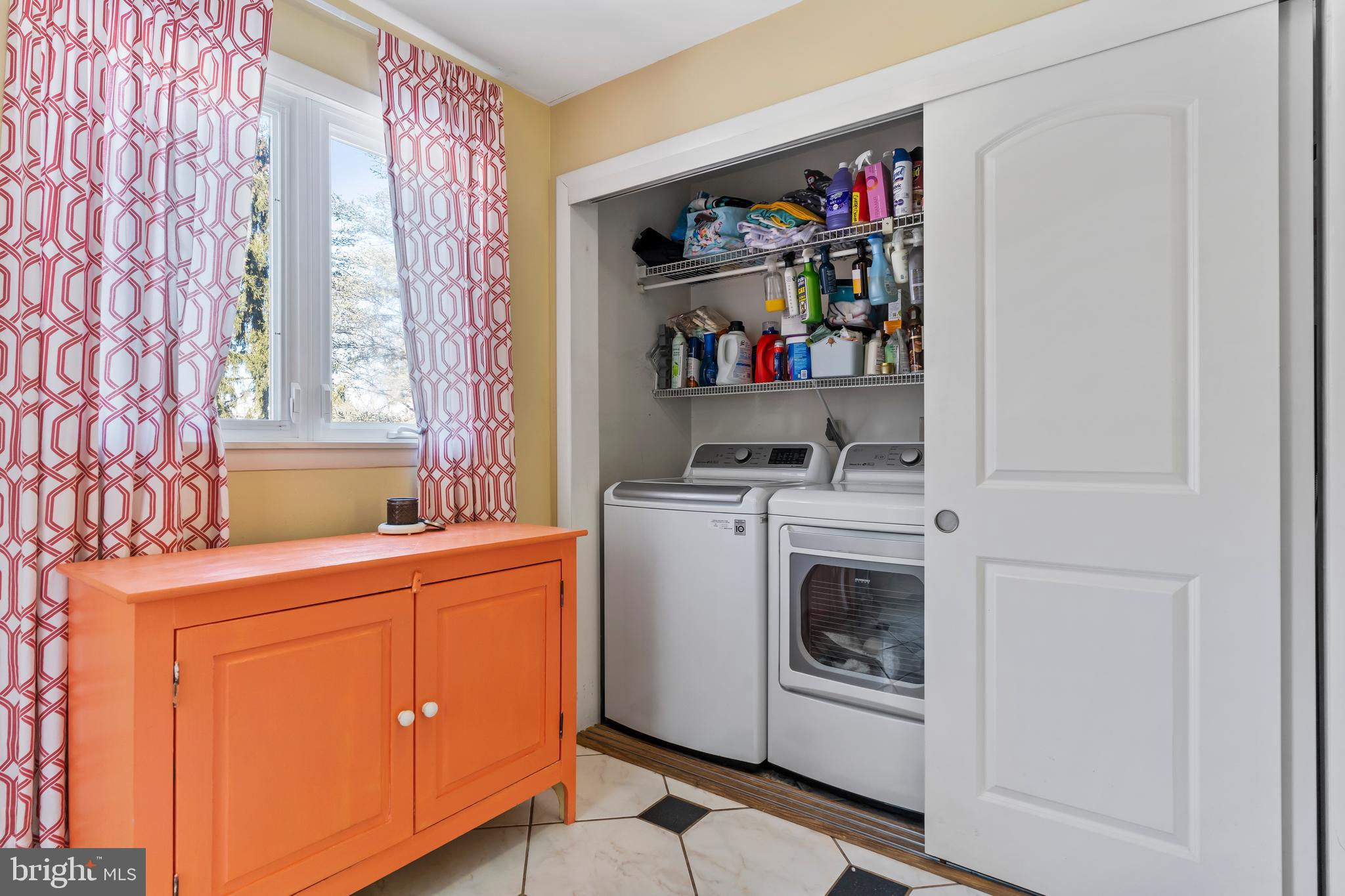 COUNTRY CLUB HILLS - Residential