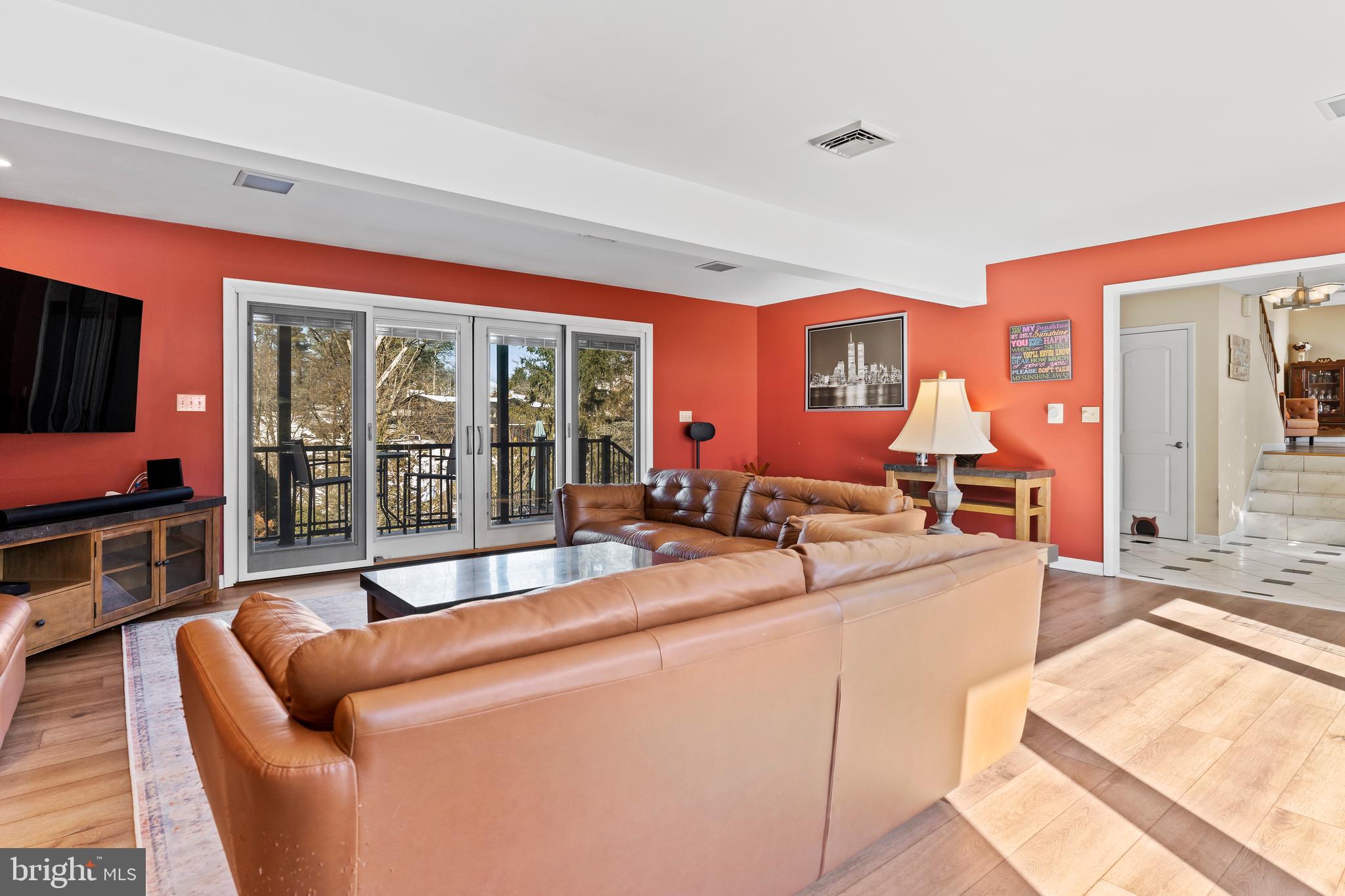 COUNTRY CLUB HILLS - Residential