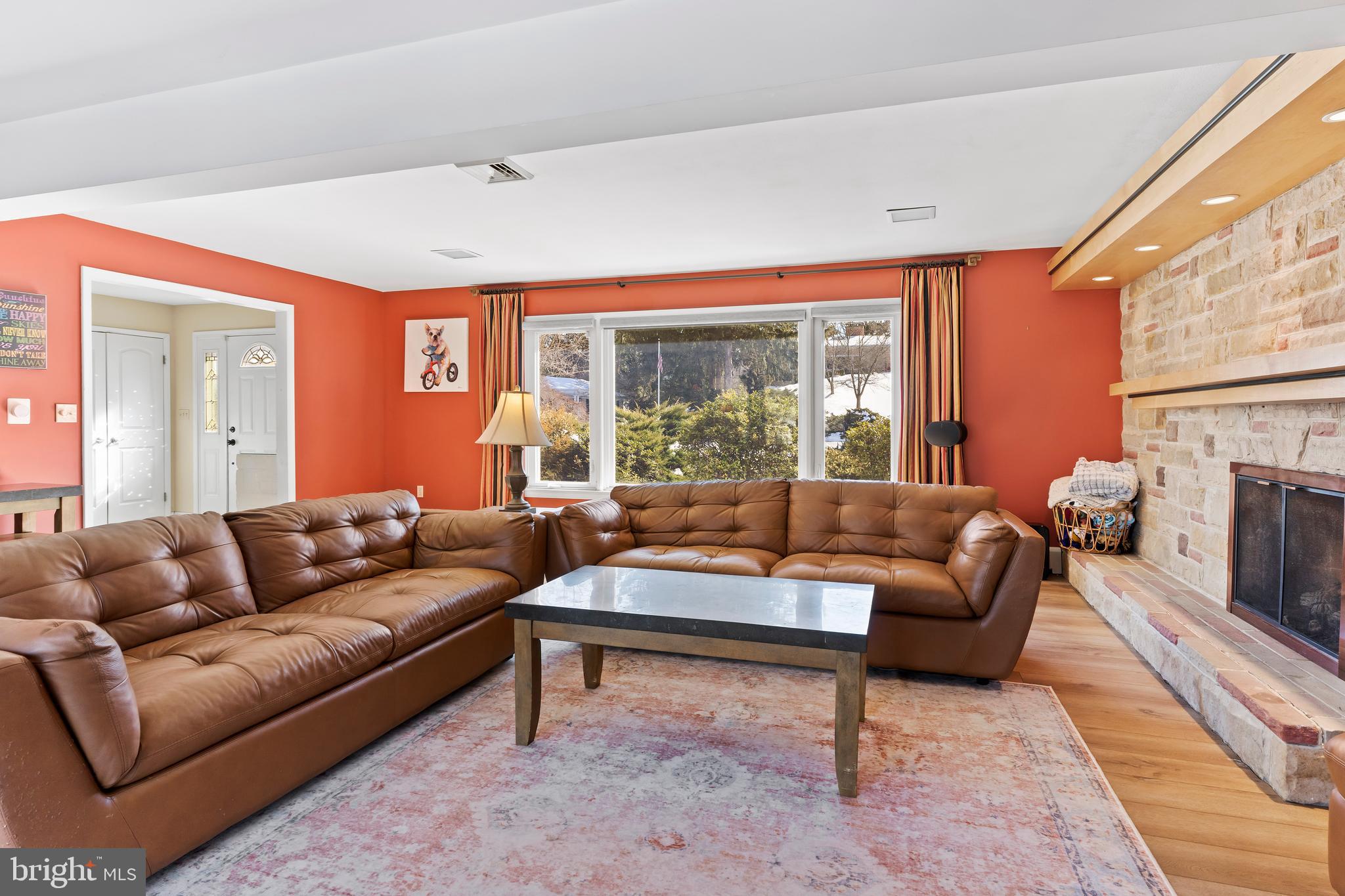 COUNTRY CLUB HILLS - Residential