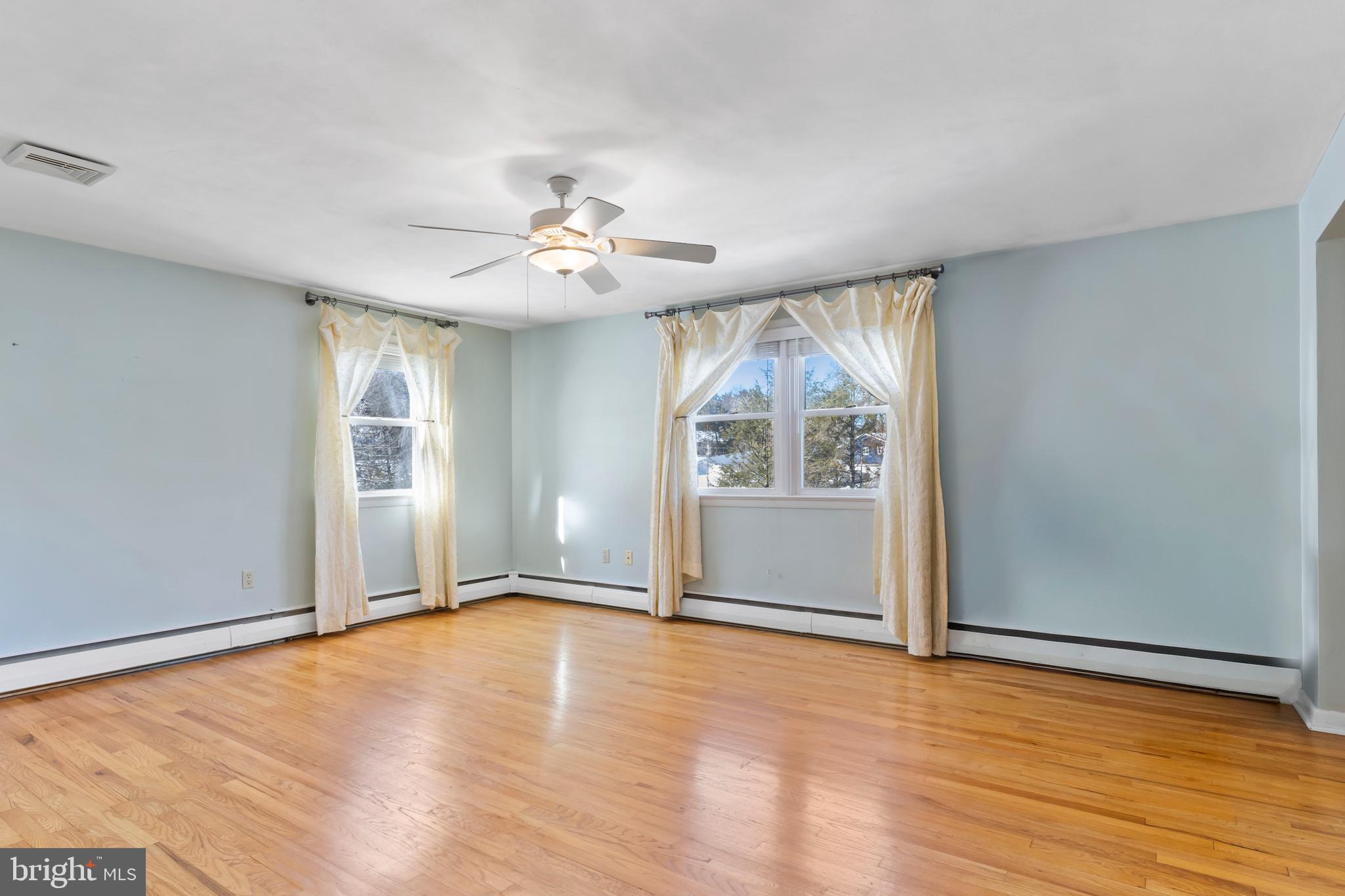 COUNTRY CLUB HILLS - Residential