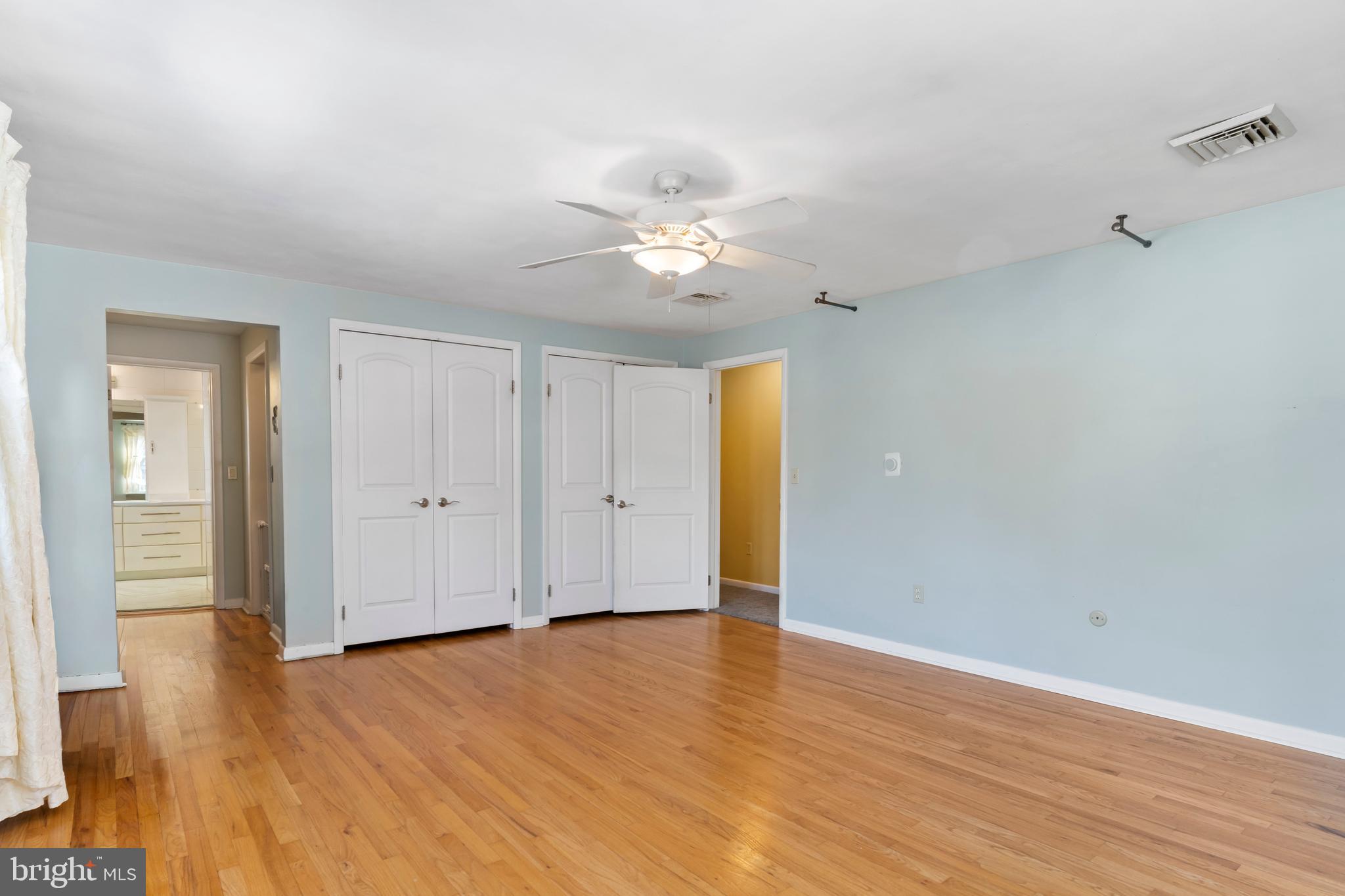 COUNTRY CLUB HILLS - Residential