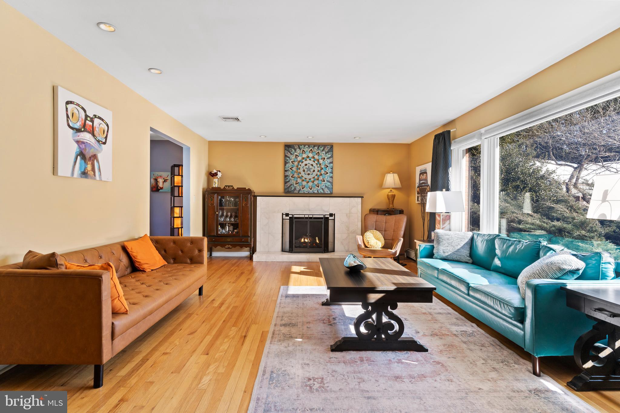 COUNTRY CLUB HILLS - Residential