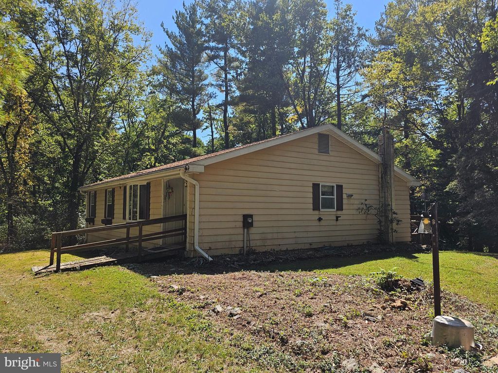 Photo of 20921 Lehmans Mill Road, HAGERSTOWN, MD 21742 (MLS # MDWA2032054)