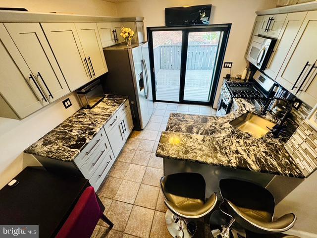 PORT RICHMOND - Residential