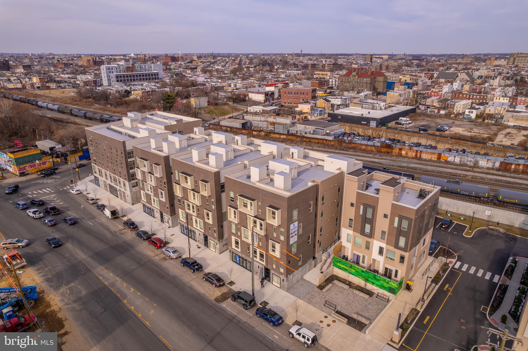 KENSINGTON - Commercial Sale