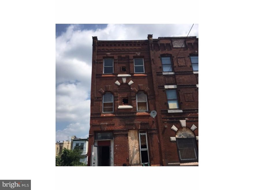 Large property for sale. 3 story, 5 bedroom 2.5 bath home for sale in need of a total renovation. Great for investment or renovation and restoring this property back to a residential property. Possible conversion.