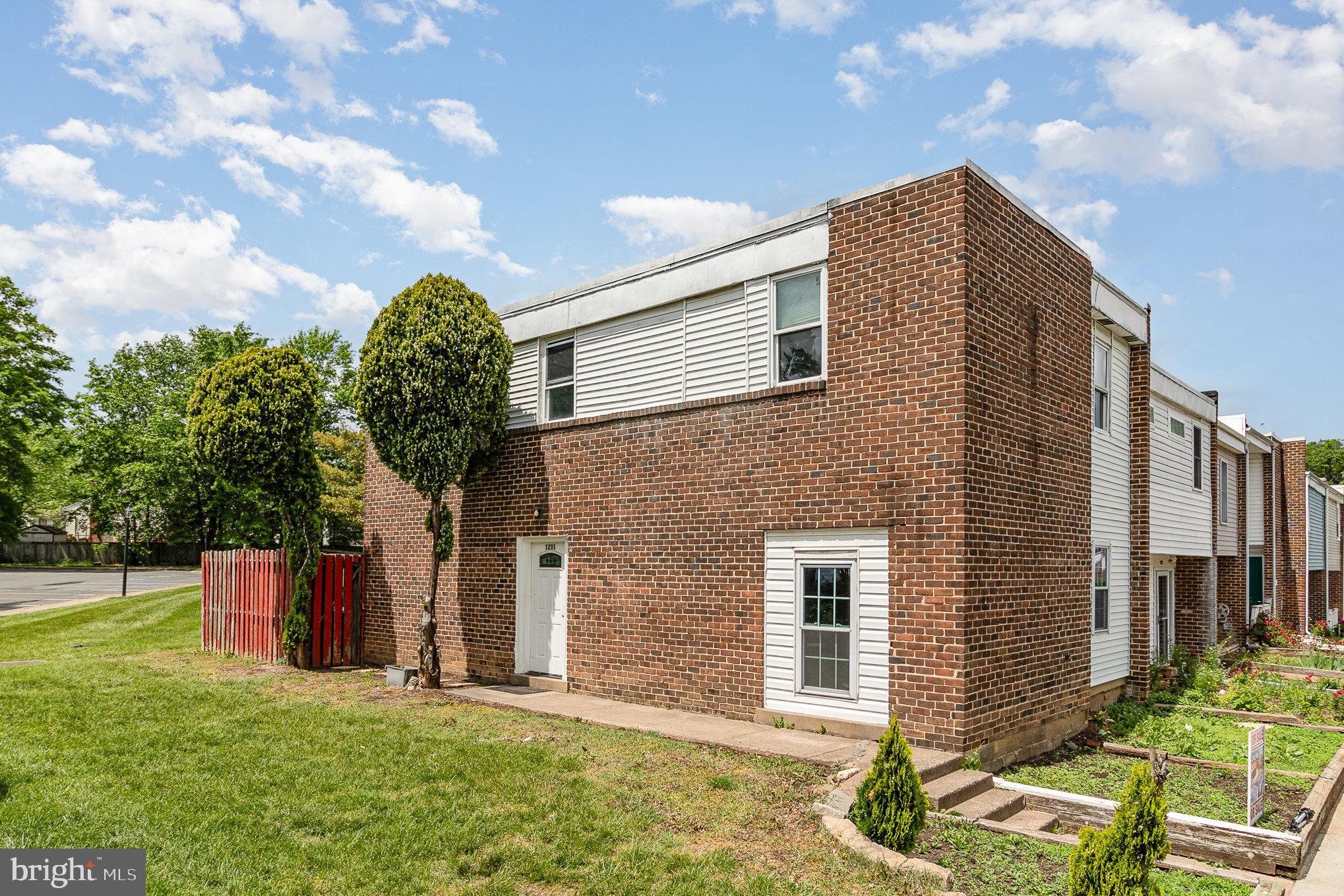 1231 MAGNOLIA LANE