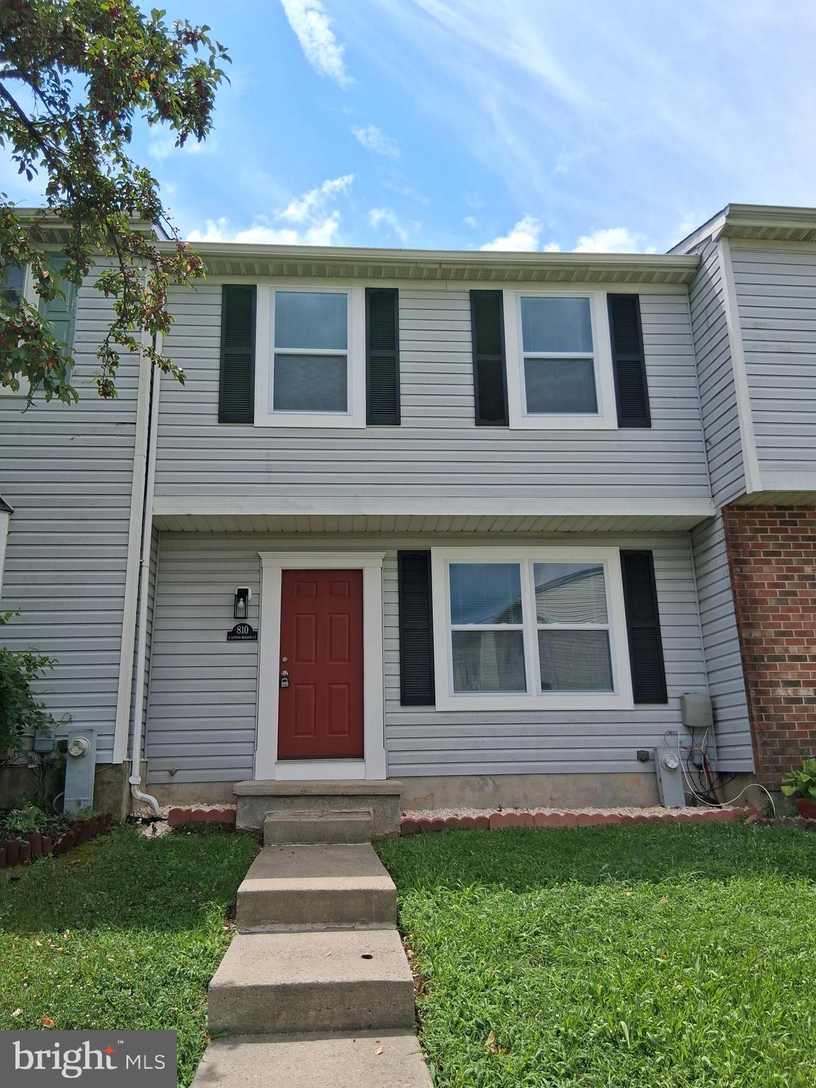 810 W SPRING MEADOW COURT