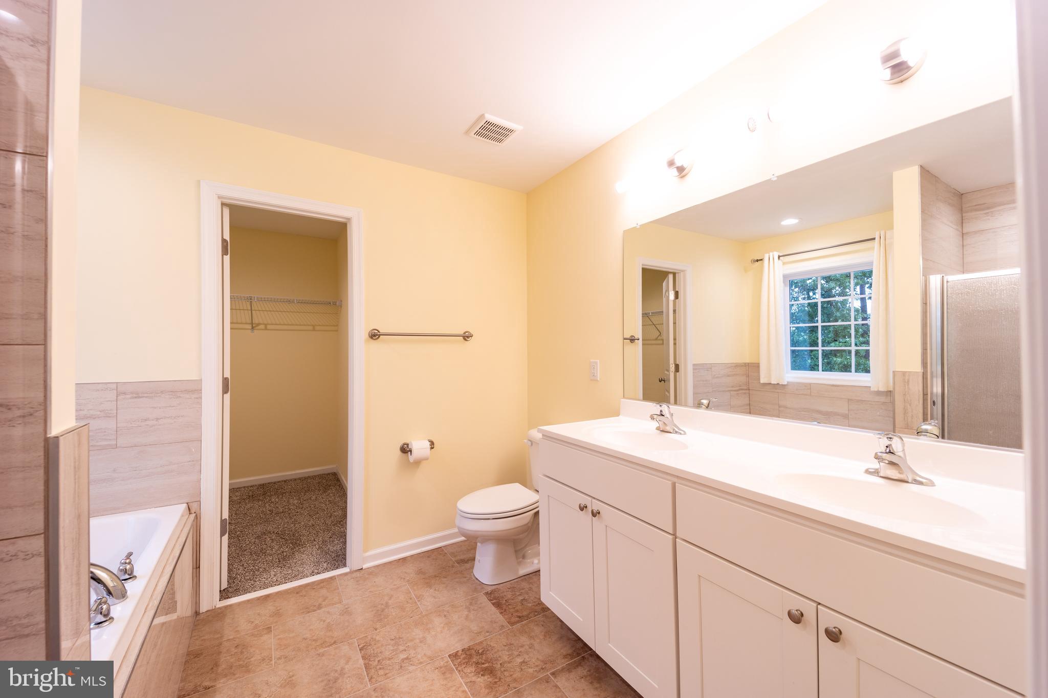 MIDDLE CREEK MANOR - Residential