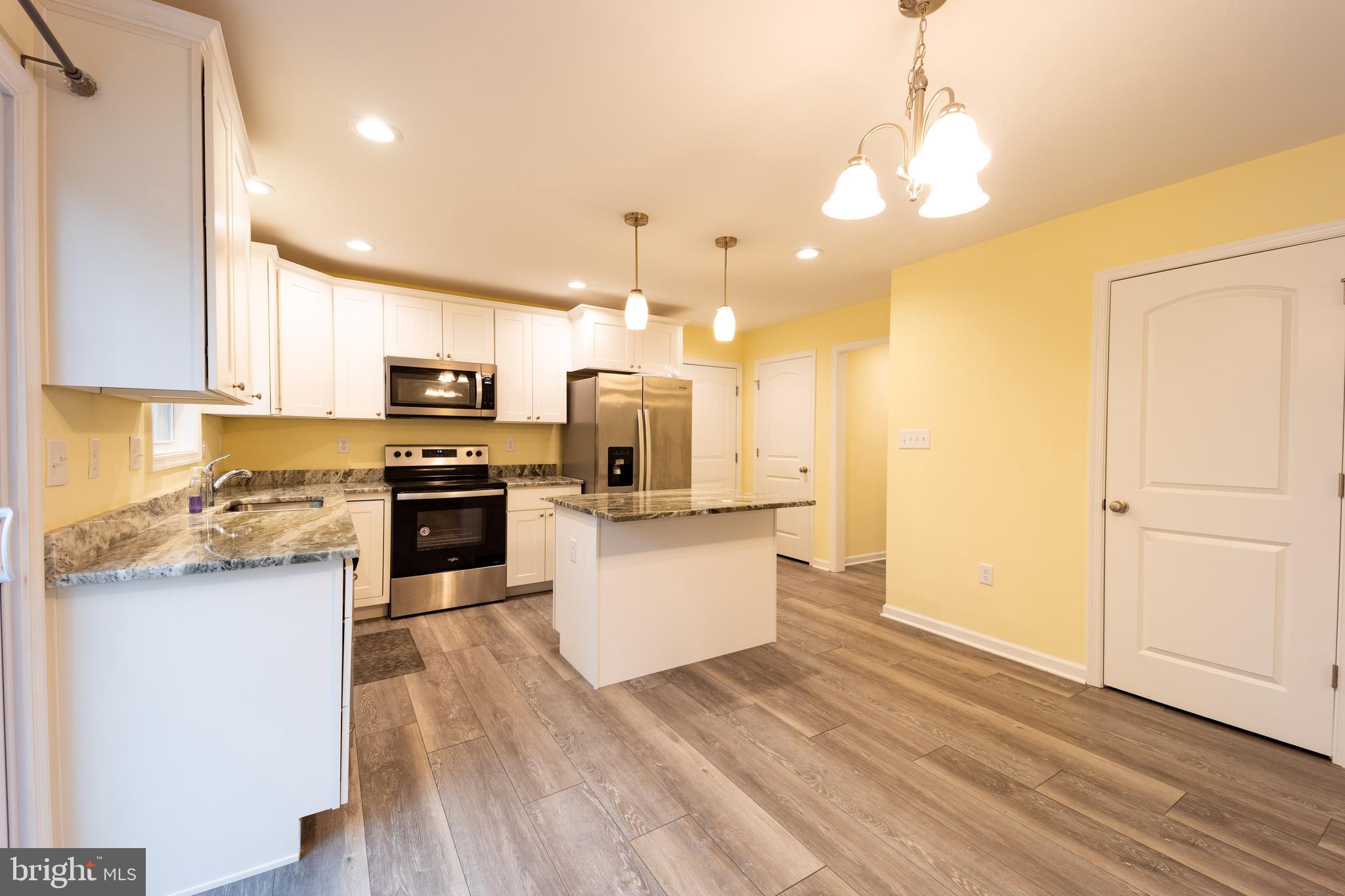 MIDDLE CREEK MANOR - Residential