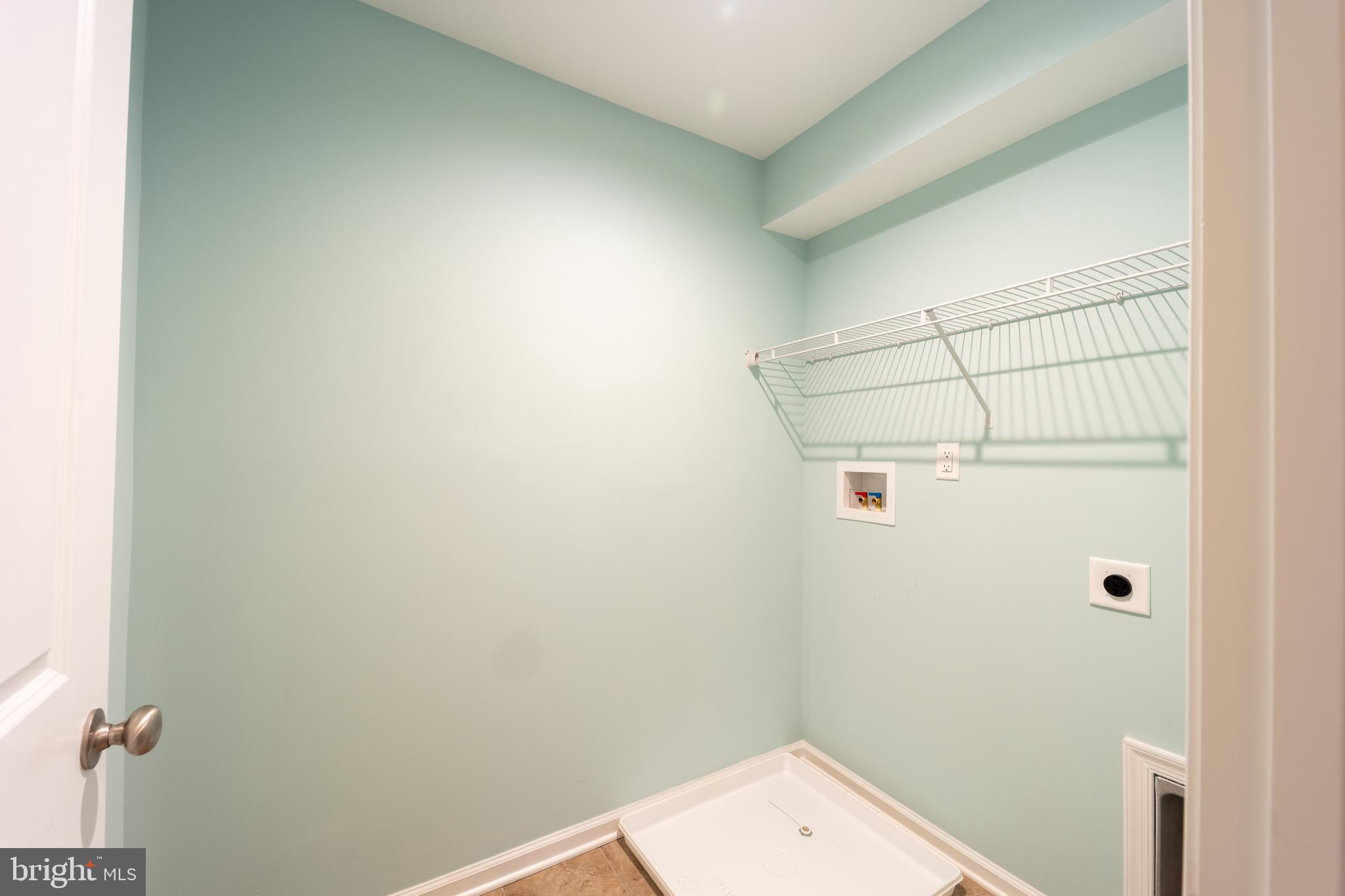 MIDDLE CREEK MANOR - Residential