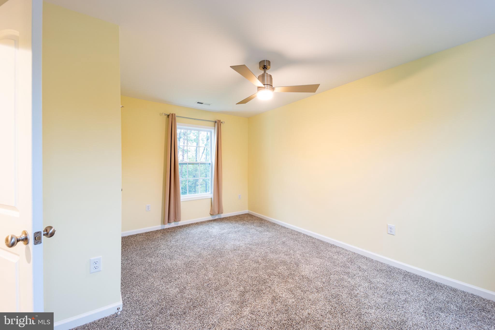 MIDDLE CREEK MANOR - Residential