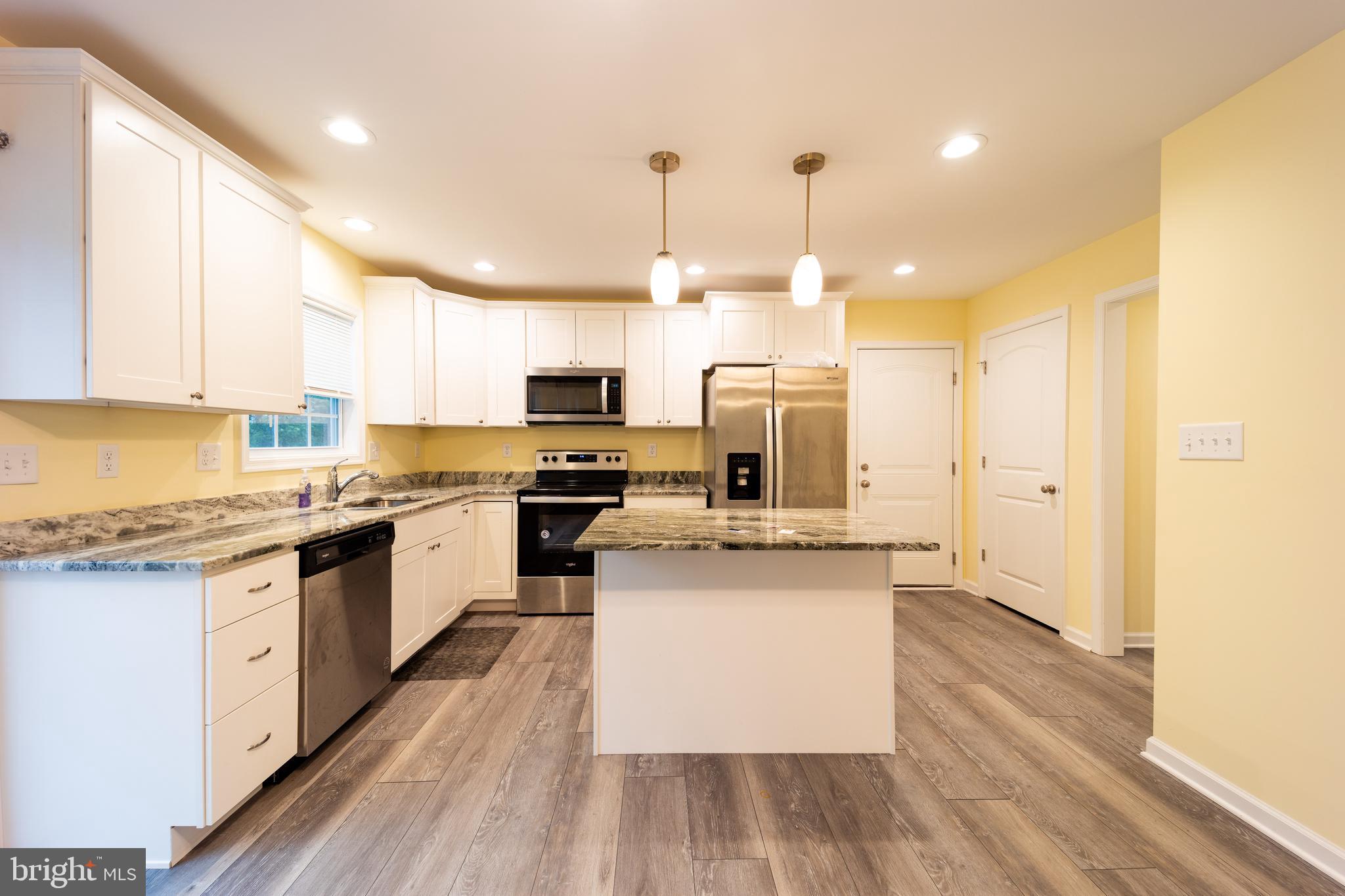 MIDDLE CREEK MANOR - Residential