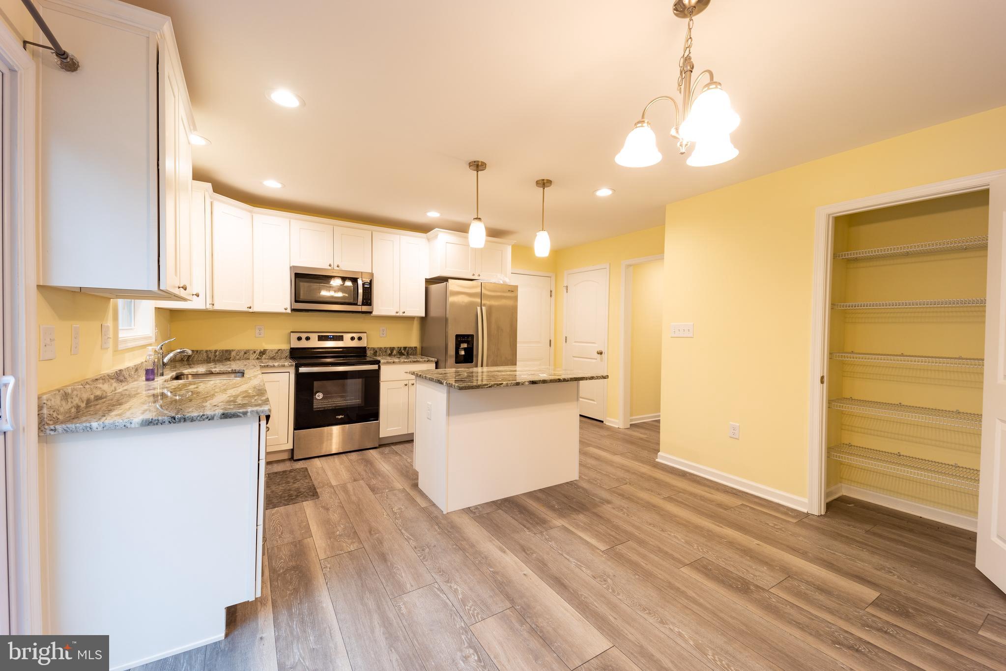 MIDDLE CREEK MANOR - Residential