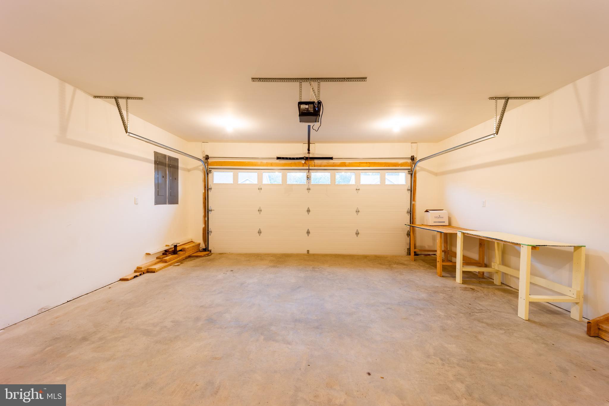 MIDDLE CREEK MANOR - Residential