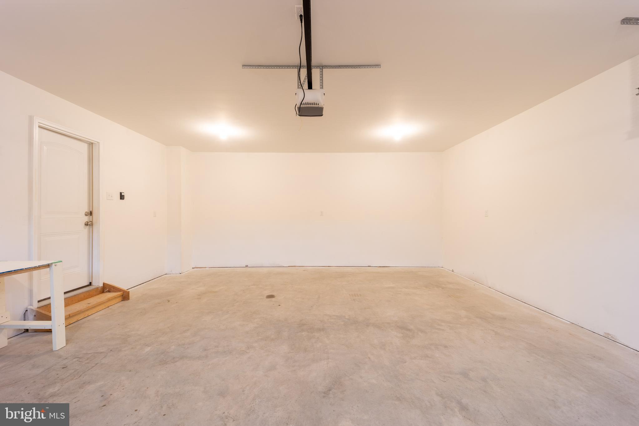 MIDDLE CREEK MANOR - Residential