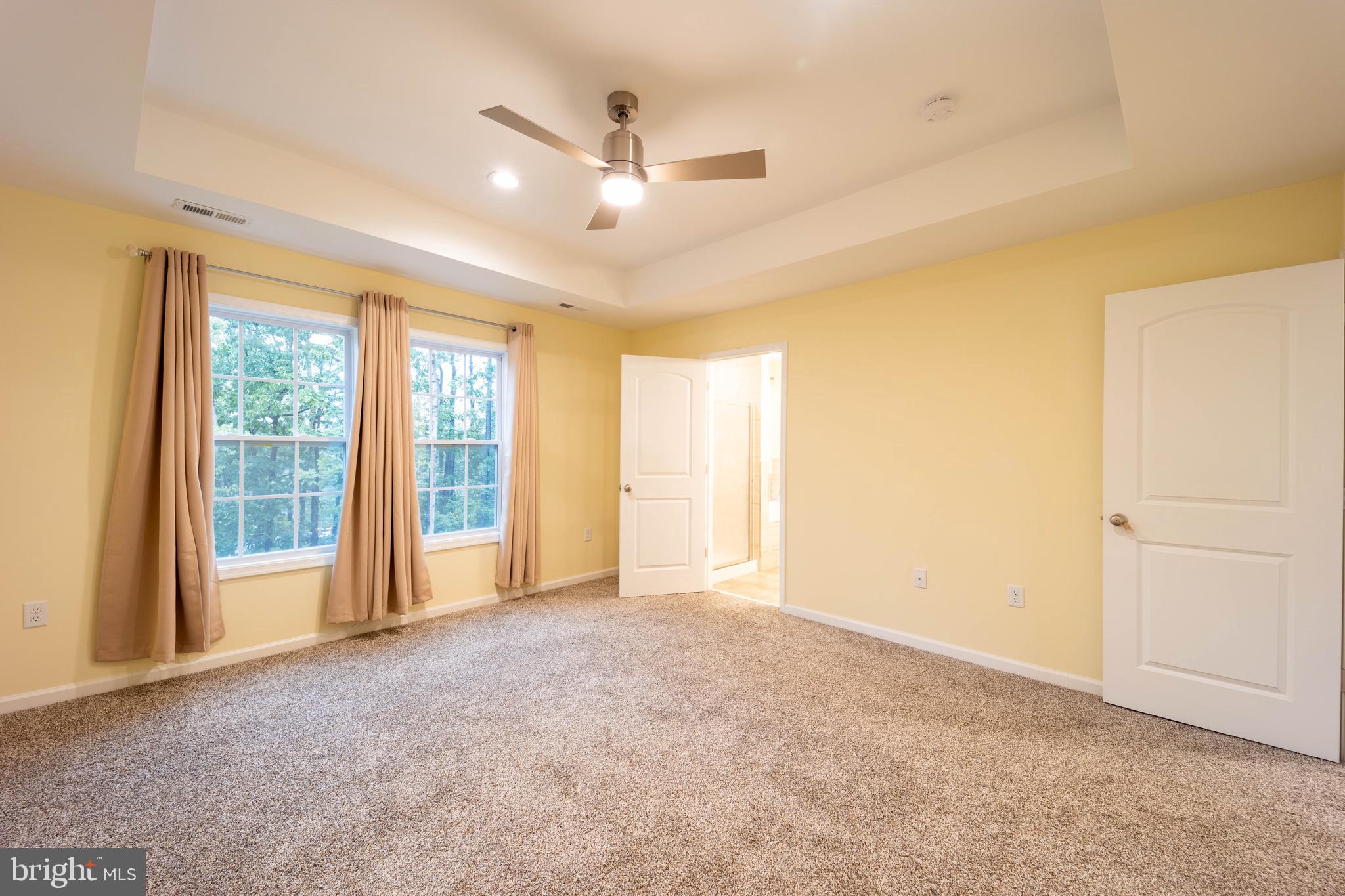 MIDDLE CREEK MANOR - Residential