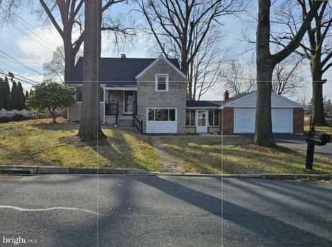 816 LOBELIA AVENUE READING PA 19605