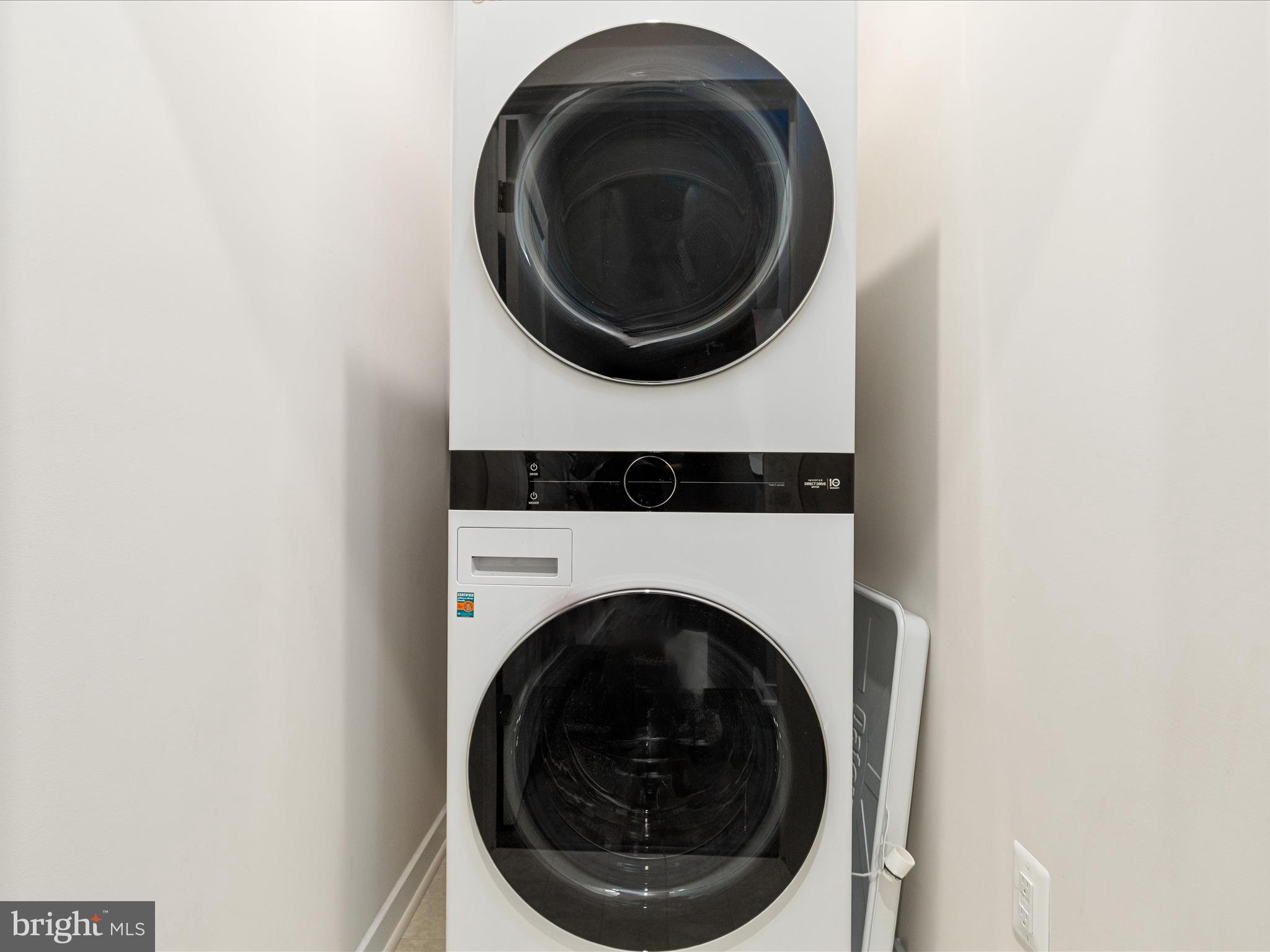 ASHBROOK PLACE - Residential Lease