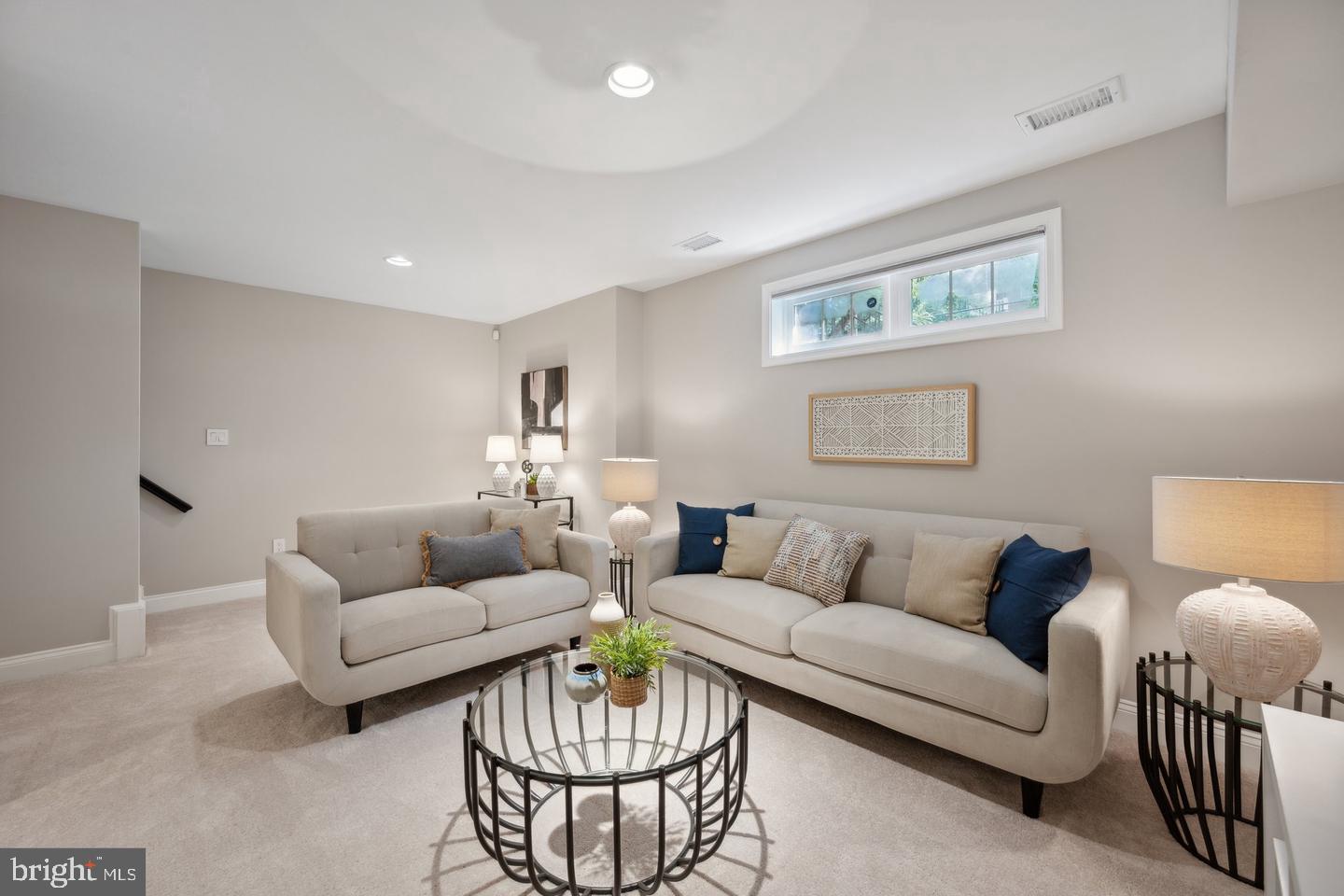 PALISADES PARK - Residential Lease