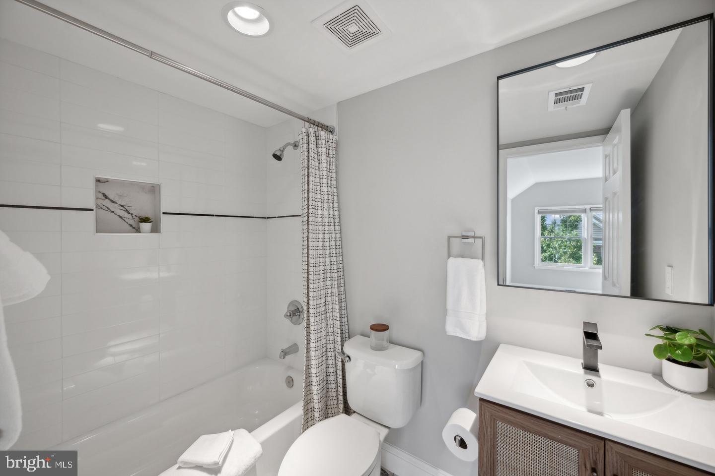 PALISADES PARK - Residential Lease