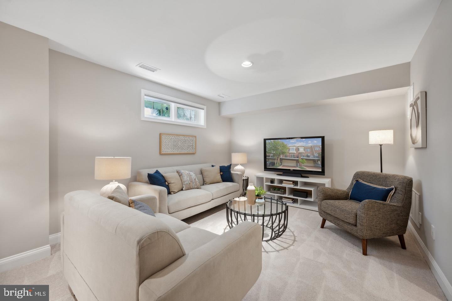 PALISADES PARK - Residential Lease