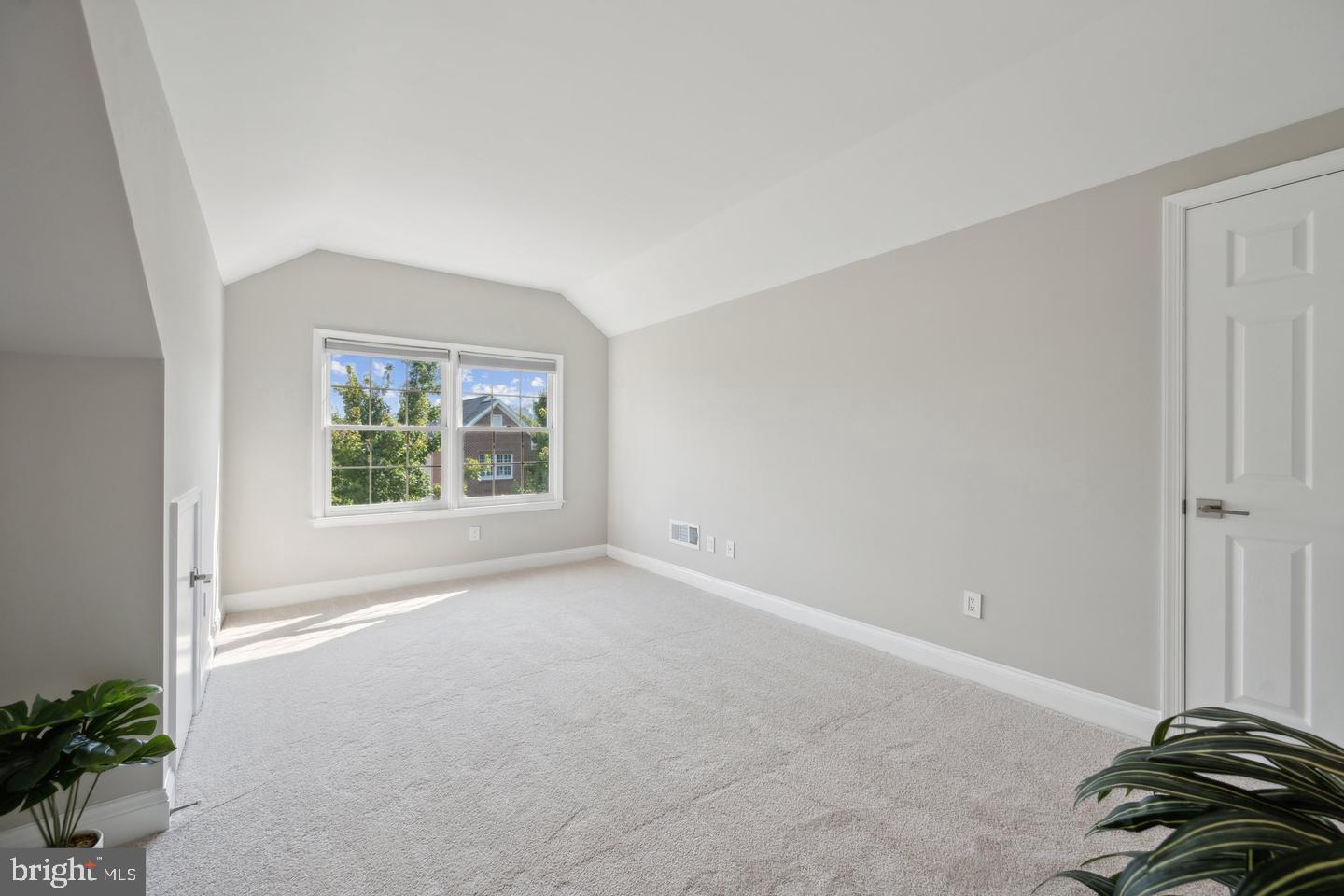 PALISADES PARK - Residential Lease