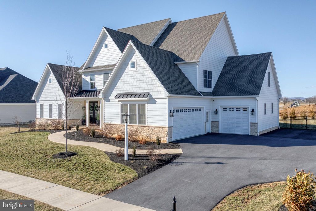 Photo of 425 Southampton Drive, LITITZ, PA 17543 (MLS # PALA2065206)